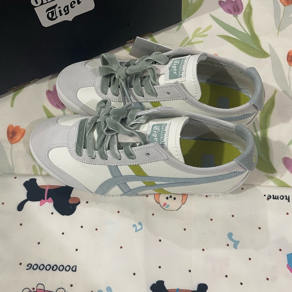 Onitsuka Tiger Classic Low-Top Sneakers in Light Gray & White